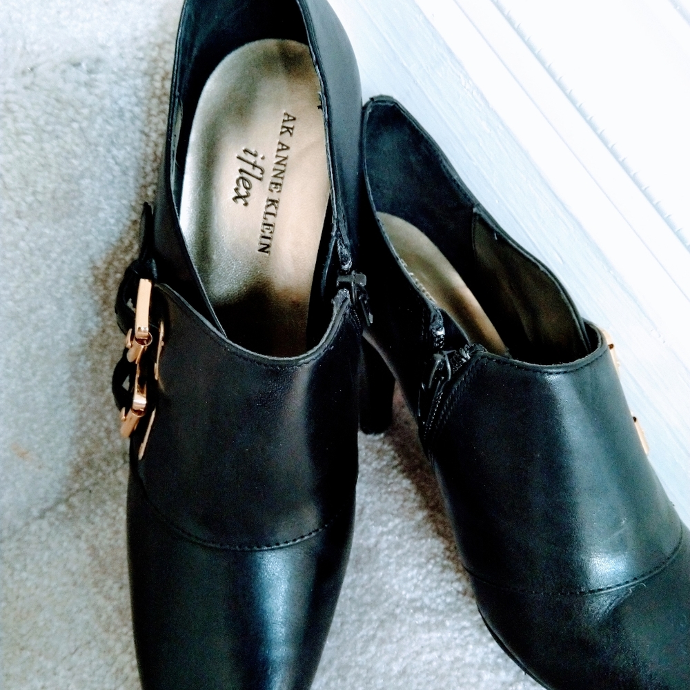 Black leather ankle booties with gold buckles size 7 - Picture 6 of 6